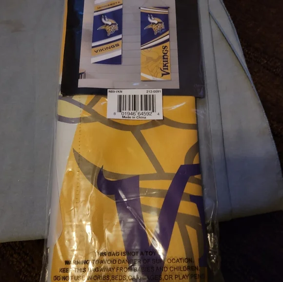 New In Package NFL Minnesota Vikings 46" double sided hanging banner - Picture 4 of 6